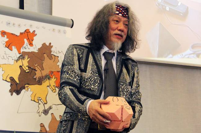 El mago japonés de las matemáticas exhibe sus trucos en Madrid