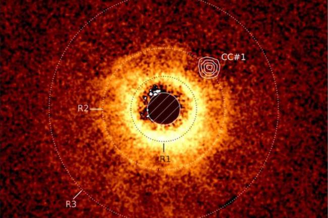 Evidencia de un planeta más pequeño que Júpiter en el joven disco TWA7/  © A.-M. Lagrange y otros
