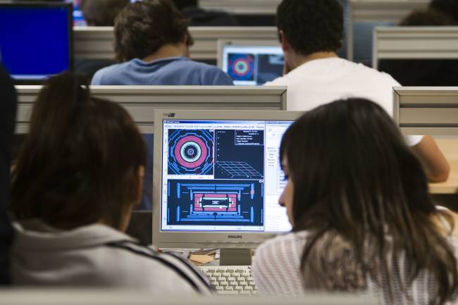Estudiantes de secundaria se convierten en físicos por un día con datos del LHC