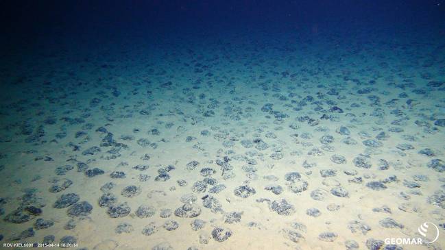 Nódulos metálicos en el fondo marino