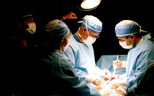 Expertos internacionales solicitan más control médico de las cesáreas