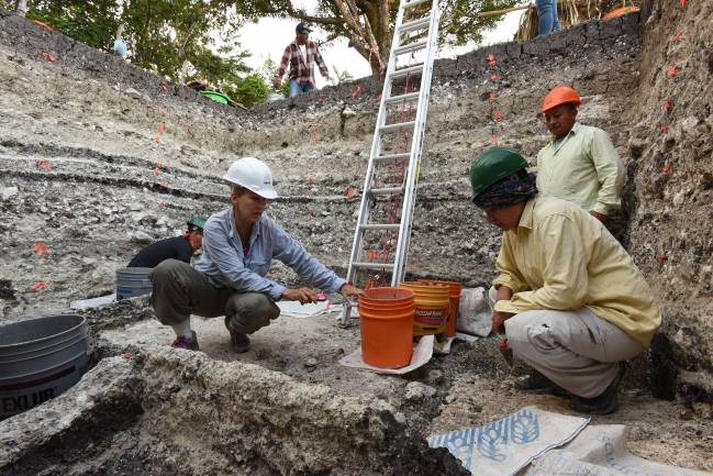 Hallan el monumento maya más grande y antiguo conocido