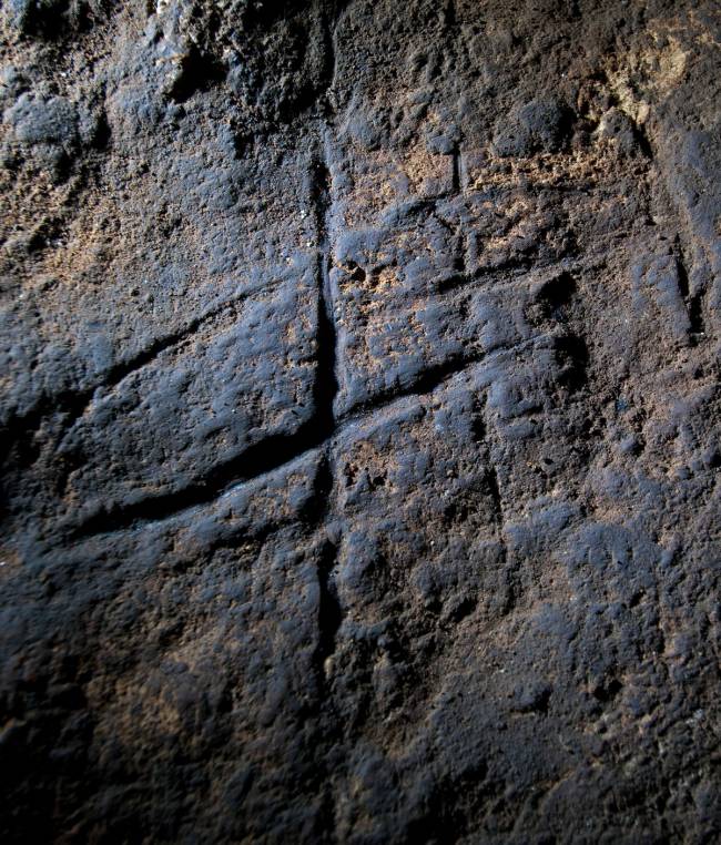 Hallan un grabado de origen neandertal en una cueva de Gibraltar