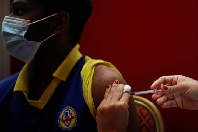 ¿Hay que vacunar a los niños contra la covid-19?