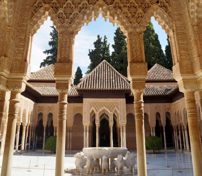 Identifican detalles desconocidos en los templetes del patio de los Leones en la Alhambra