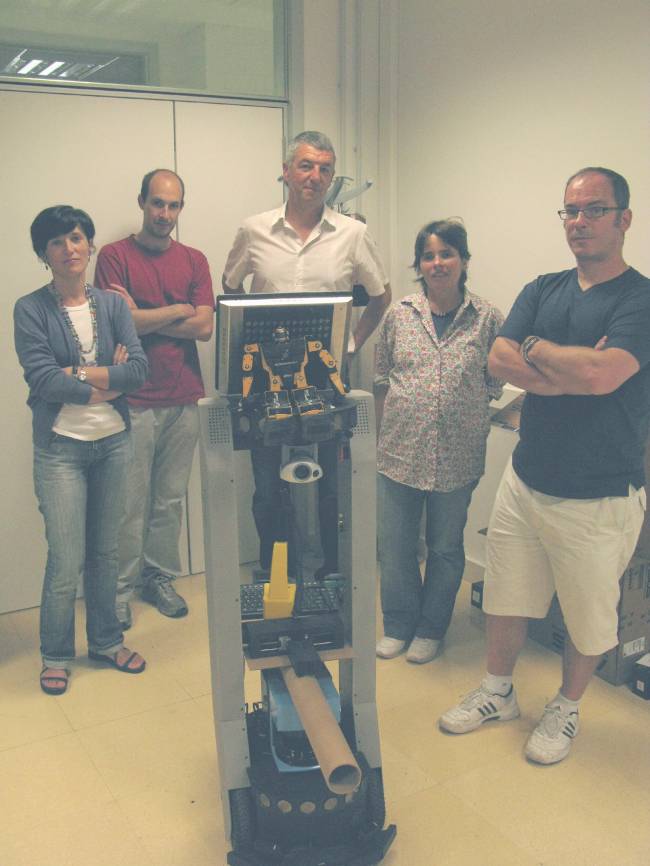 Incorporan a un robot un programa para identificar puertas y pomos 