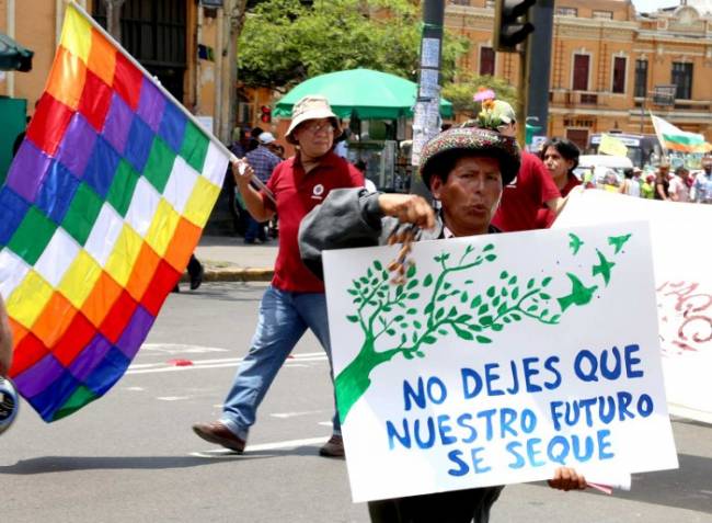 La cumbre climática de Lima termina con un acuerdo de mínimos 