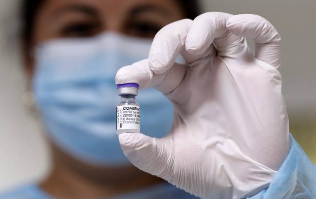 La EMA respalda la dosis de refuerzo con la vacuna de Pfizer en población general 