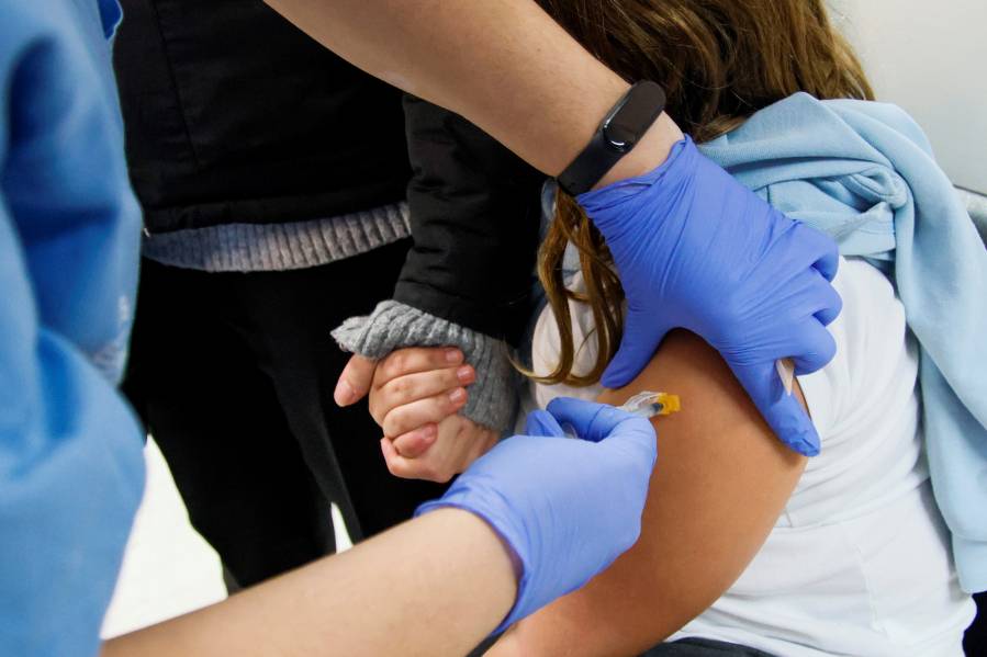 La mayoría de la población vacunaría seguro a sus hijos de 5 a 11 años