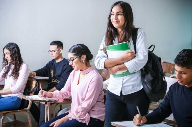 estudiantes universitarios, desinformación