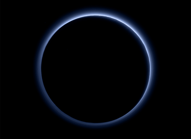 La nave New Horizons descubre cielos azules y agua helada en Plutón