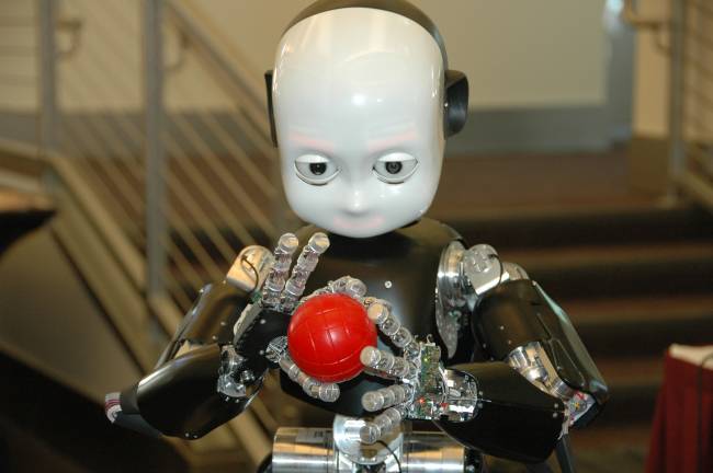La UPF recibe un iCub, un robot humanoide de última generación