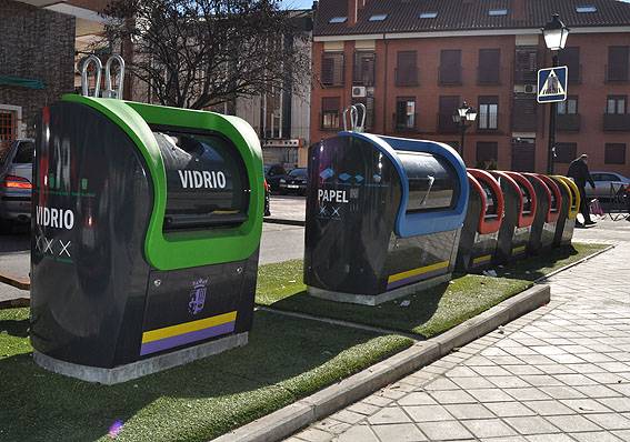 Las ciudades españolas no recogen el papel y los envases que marca la ley