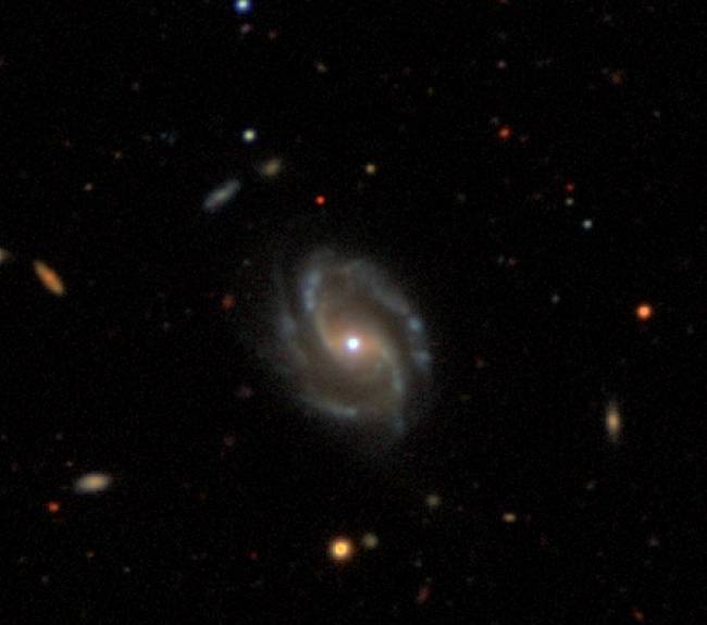 Las galaxias acompañadas forman más estrellas que las solitarias