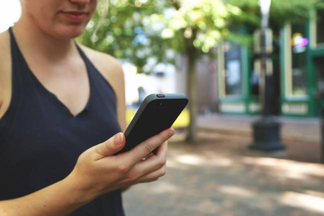 Los adolescentes con baja autoestima son más adictos al móvil