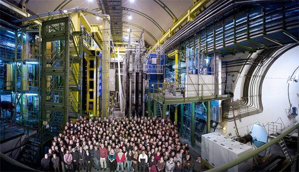 Los científicos del CERN observan dos nuevas partículas bariónicas