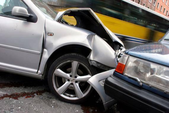 Los hombres jóvenes presentan más conductas de riesgo al volante que las mujeres