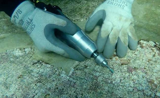 Luz y manganeso para descubrir el origen del mármol romano sumergido