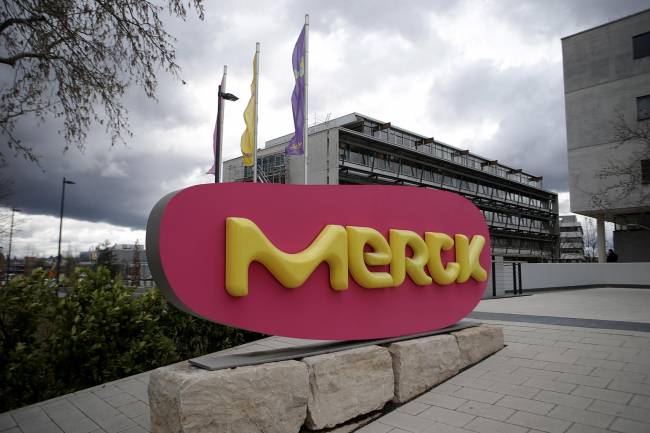 Moderna y Merck anuncian resultados prometedores de una vacuna para el melanoma