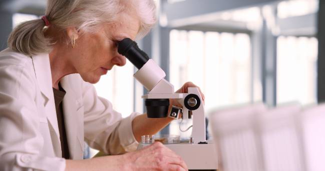 Persisten los obstáculos para que las mujeres accedan a los altos cargos en ciencia