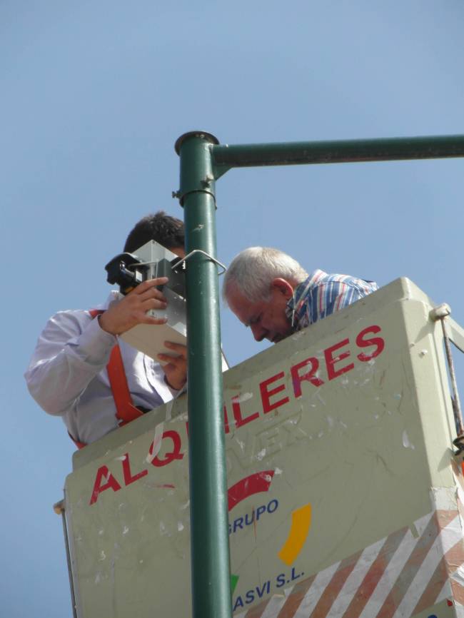 Instalación de uno de los sensores, en concreto del nodo láser, durante las pruebas / Fundación Descubre