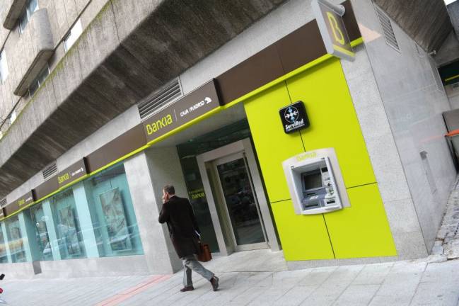¿Sobran oficinas bancarias en España?
