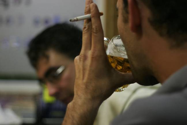 Tres de cada cuatro locales de restauración permite fumar