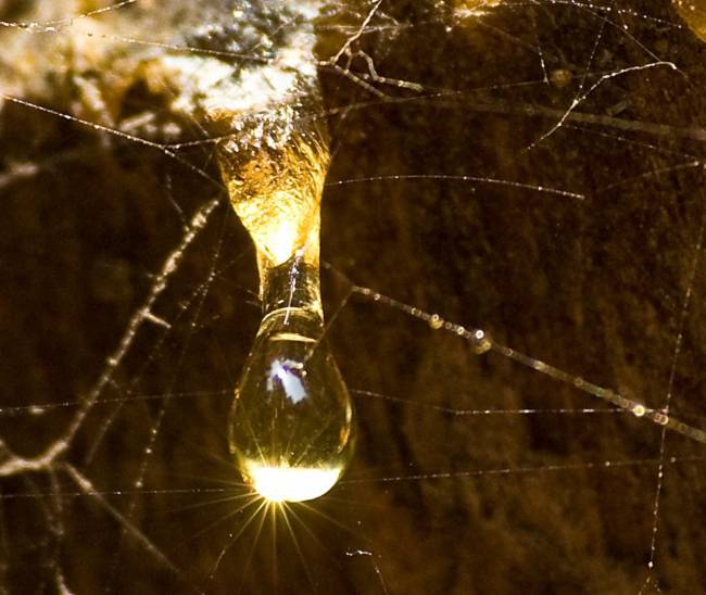 Un ‘atajo’ experimental mide la viscosidad de los vidrios en minutos en lugar de en milenios