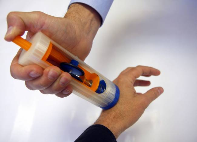 Un dispositivo realiza biopsias cutáneas de forma rápida y sin anestesia