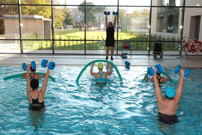 Un edulcorante confirma que la gente orina en la piscina