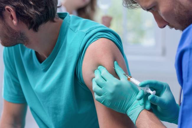 Un ensayo clínico prueba el primer fármaco español de inmunoterapia contra el cáncer