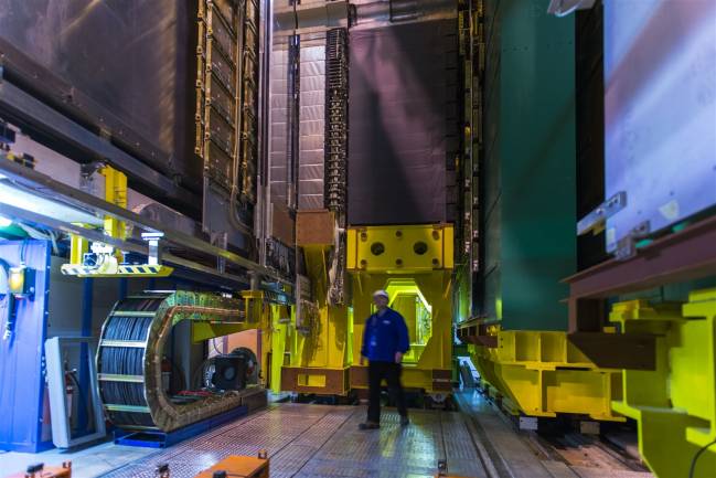 Un experimento del CERN observa nuevas diferencias entre materia y antimateria