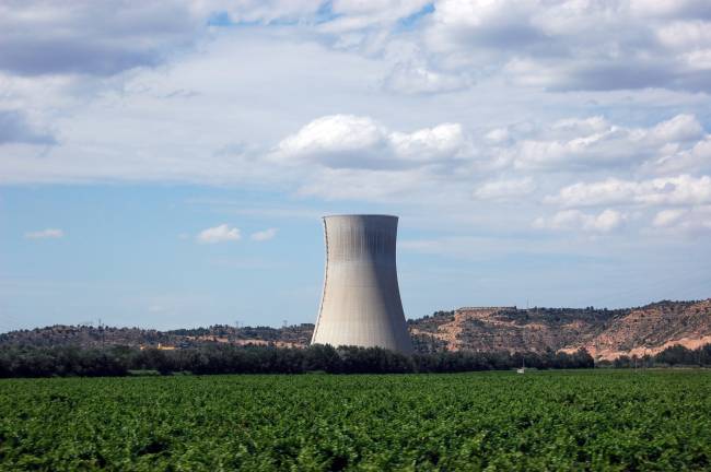 Una avería obliga a parar la central nuclear de Ascó