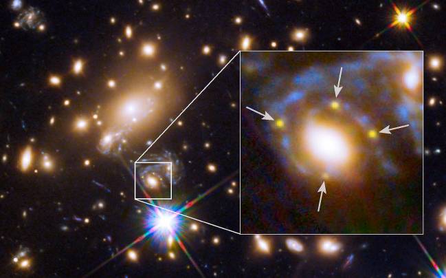 Una cruz de Einstein muestra cuatro veces la explosión de una estrella