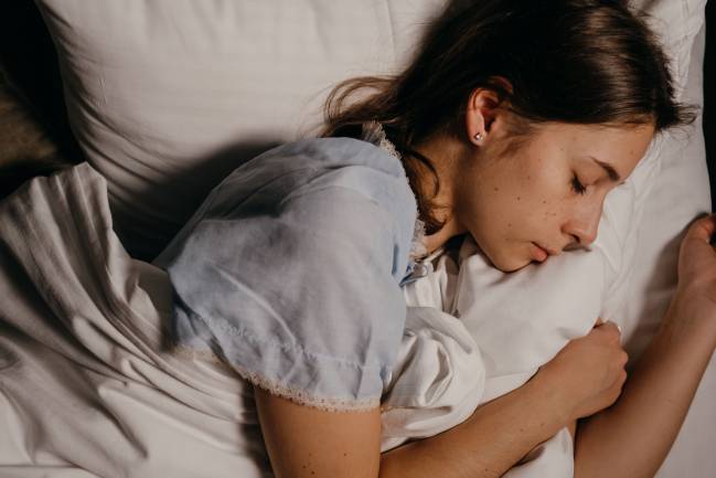 mujer durmiendo