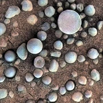 Pequeñas esférulas encontradas por Opportunity cerca del cráter marciano Fram. / NASA / JPL-Caltech / Cornell / USGS