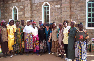 <p>Grupo de apoyo a mujeres con VIH o sida en zonas rurales de Kenia. / <a href="http://www.flickr.com/photos/khym54/56789158/sizes/z/in/photostream/" target="_blank">Khym54</a></p>
