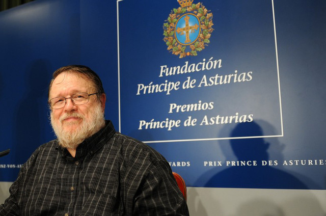 Raymond S. Tomlinson en una rueda de prensa de 2009. / FPA