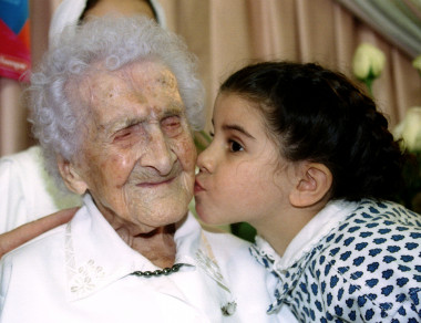 <p>La francesa Jeanne Calment, que falleció a los 122 años, alcanzó la edad máxima documentada en la historia. / Joe Thomas / EFE</p>