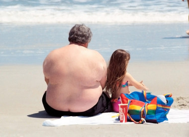 <p>En 2014, el 39% de las personas adultas de 18 o más años tenían sobrepeso, y el 13% eran obesas. / <a href="https://www.flickr.com/photos/kylemay/553916826/in/photolist-QWYb7-6DUsiN-aiHkwU-7DK2kg-6DJHe6-8FDtyN-7DK2c6-a5tecJ-7DNQHj-748vsW-cRW3K-6DP5fN-6DVqt1-7DK2RM-7DK37a-6DJNF2-5kYg5W-6DUkbY-7DK3eF-c5PeWj-6DUjPE-6DPAfd-6DRg6B-6DK6XM-7JZDyT-7phLWT-6DK7sH-6E3BTL-asyN8z-q4Pep6-HGaXcD-didhsM-6J8jLH-9AM4Ed-PyZfi-6ZUgGB-9GY3aM-eJSVXs-516gWe-bjwJG9-3gWEj-3NNxx-eXyDav-86YrJr-5x83qh-c5XBDY-9q998D-54FFgq-5LPY5T-4xaB93" target="_blank">Kyle May</a></p>