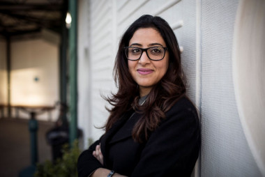 <p>La ingeniera Sarra Arbaoui en el Centro Nacional de Biotecnología en Madrid. / Olmo Calvo-Sinc</p>