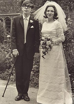 Stephen Hawking y la escritora Jane Hawking el día de su boda en 1965.
