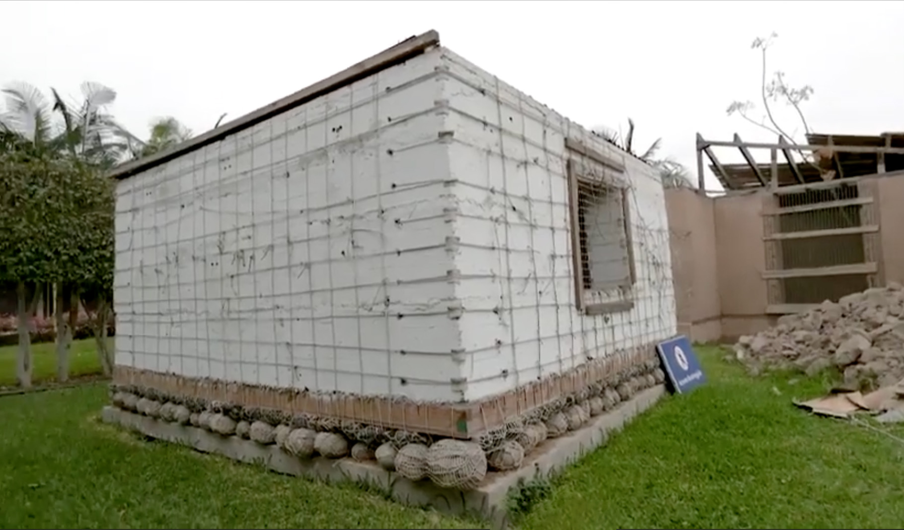 Casa con shicras modernas / Ministerio de Vivienda de Perú