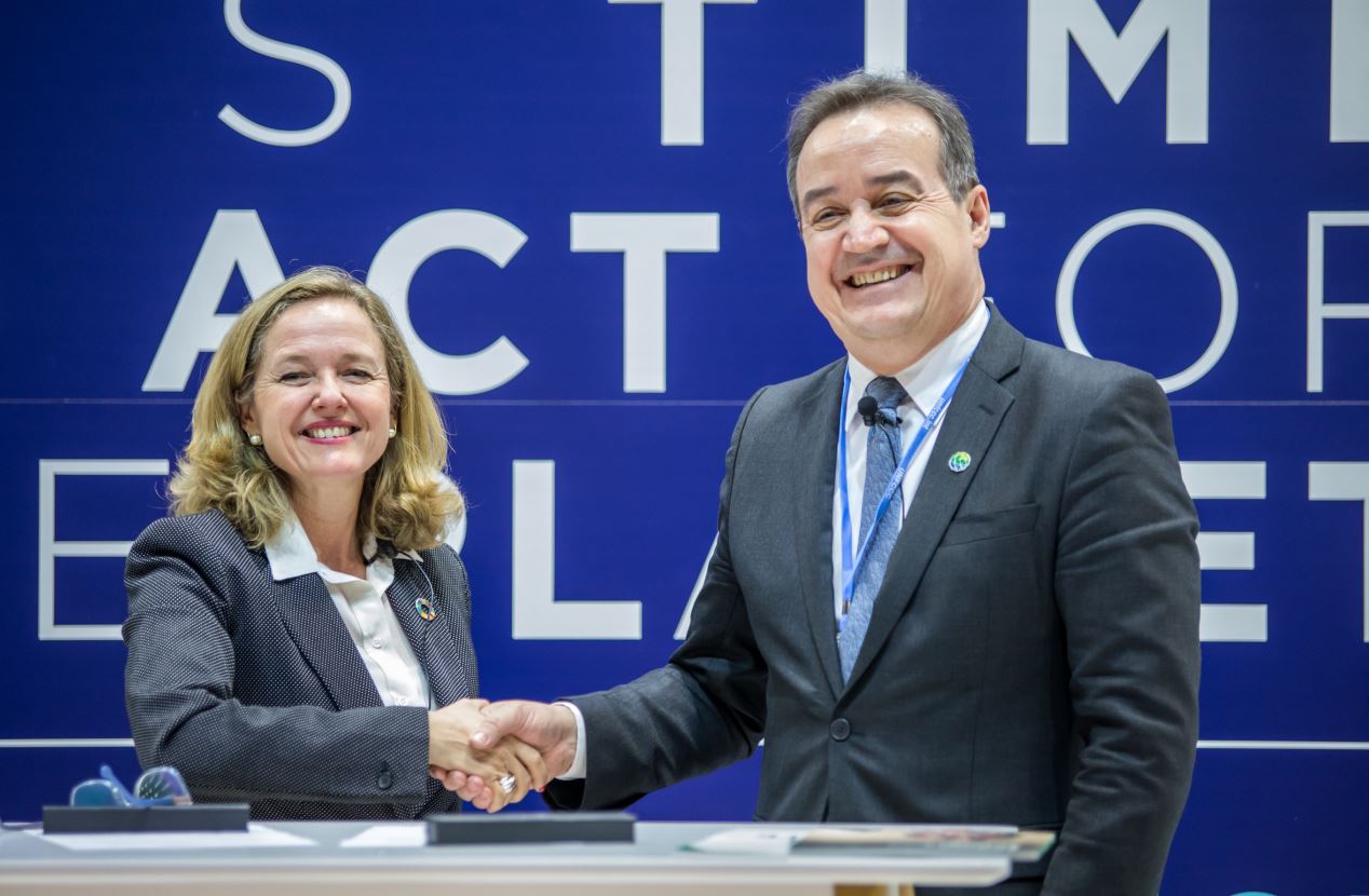 Nadia Calviño, junto a Yannick Glemarec