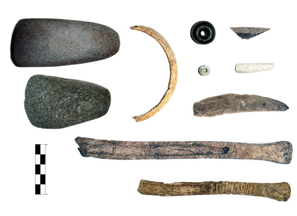 Materiales recuperados en el yacimiento del Alto del Reinoso. Imagen cortesía de Manuel Rojo Guerra