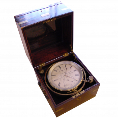 <p>Cronómetro marino (J. Rodríguez de Losada c.1850). Estos aparatos eran relojes de muy alta precisión que se utilizaban para determinar la longitud en la que se encontraba el barco. / MUNCYT</p>