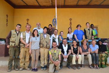 El equipo completo de investigadores de las universidades de Granada y Jaén que participan en el proyecto Qubbet el-Hawa. El equipo completo de investigadores de las universidades de Granada y Jaén que participan en el proyecto Qubbet el-Hawa.
