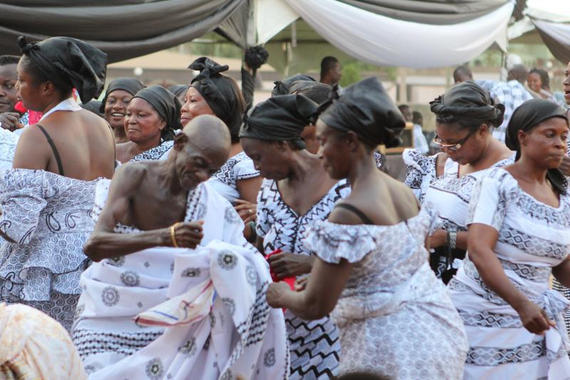 Fiesta de despedida del muerto, Kumasi, en Ghana- 10b_travelling