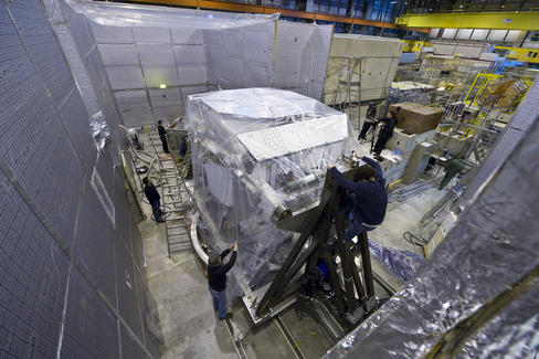 El detector AMS comienza la primera fase de su viaje al espacio