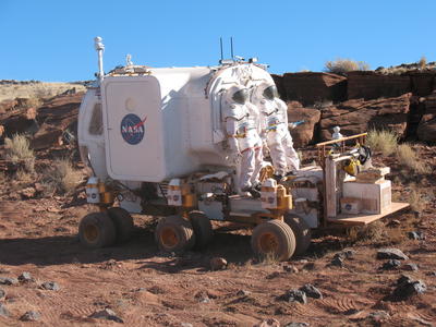 La NASA presenta el nuevo prototipo de vehículo lunar SPR
